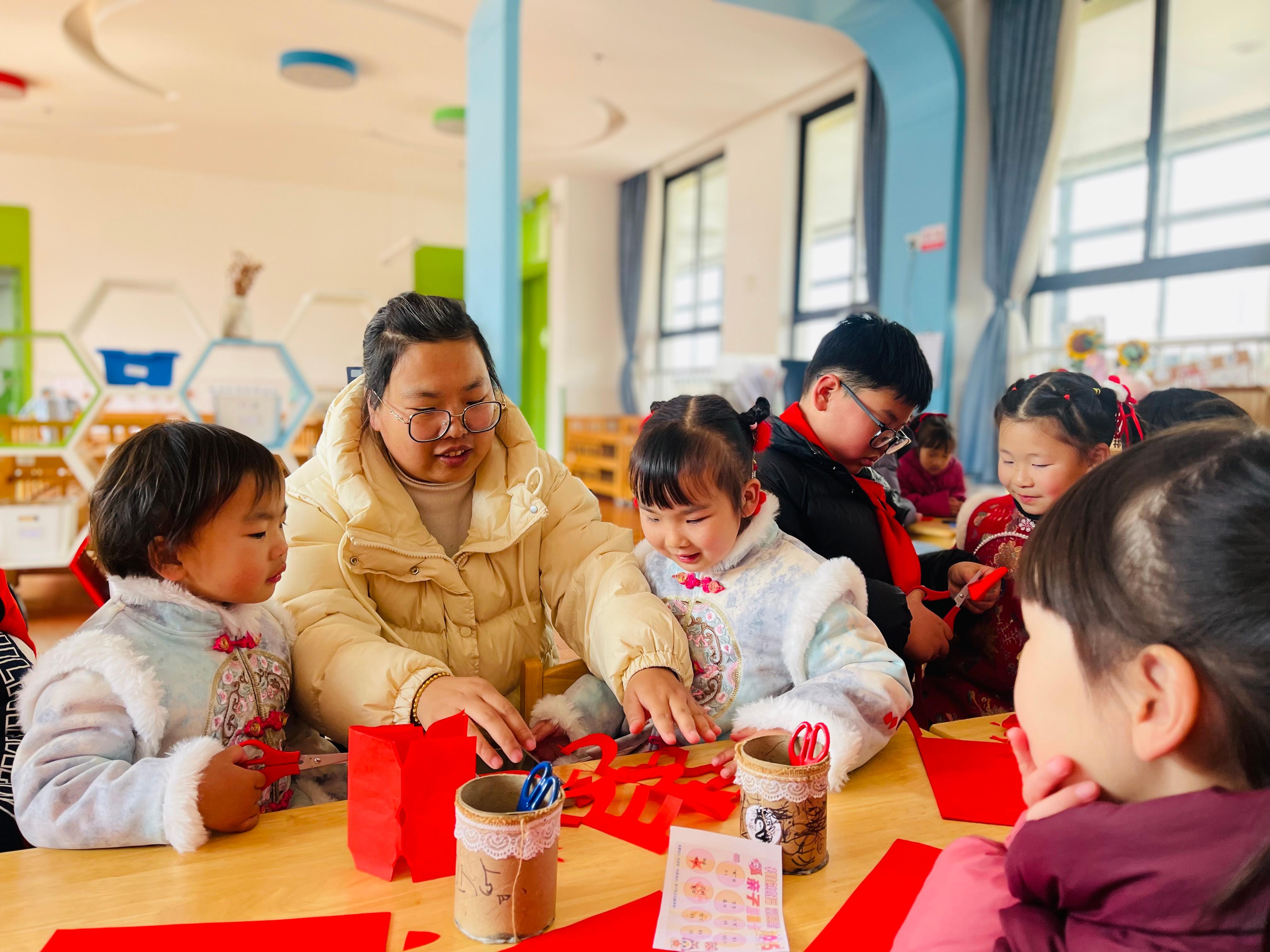 亲子园音乐幼儿游戏大全_幼儿园亲子游戏音乐_亲子园音乐幼儿游戏教案